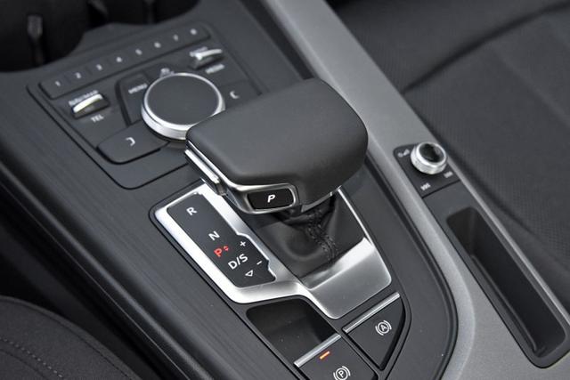 新一代宝马3系要来了 同级对手却最高降12万 该怎么选?