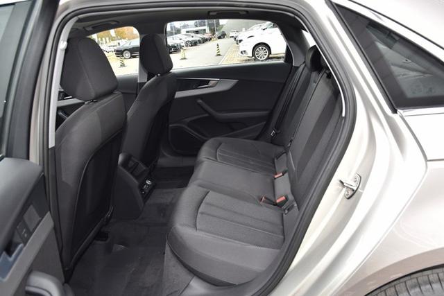 新一代宝马3系要来了 同级对手却最高降12万 该怎么选?