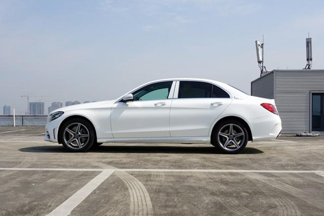 新一代宝马3系要来了 同级对手却最高降12万 该怎么选？