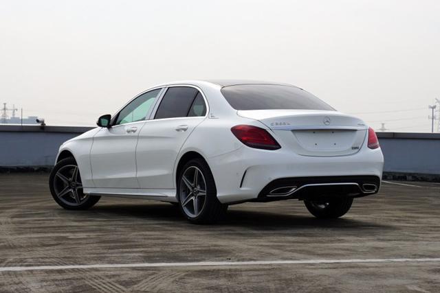 新一代宝马3系要来了 同级对手却最高降12万 该怎么选?