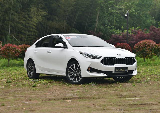 刚进职场如何选一款有排面的车？这几款紧凑级运动轿车首选