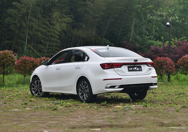 刚进职场如何选一款有排面的车?这几款紧凑级运动轿车首选