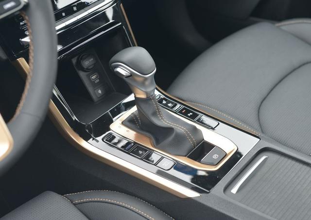 刚进职场如何选一款有排面的车?这几款紧凑级运动轿车首选