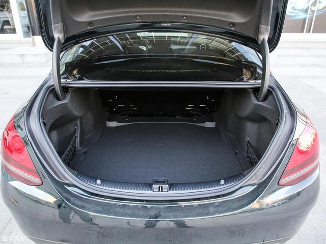 北京奔驰2019款奔驰C级