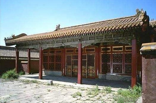 弘德殿位于乾清宫西侧，是同治帝入学读书的地方