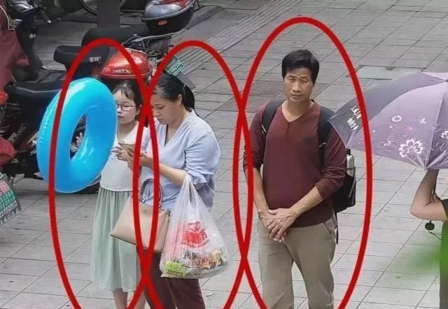 监控摄像里的章子欣与两名租客