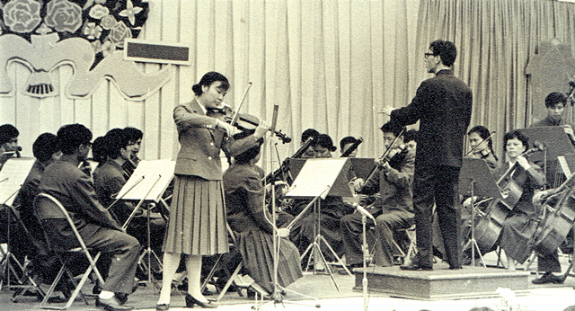 1977年，广州友谊剧院演出