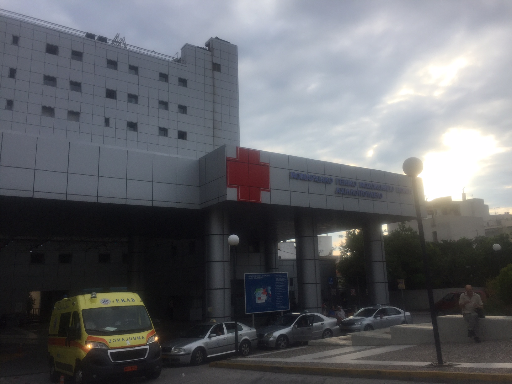 沃洛斯医院的大门